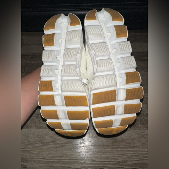 On Running White Sneakers Size 7 - Picture 7 of 8